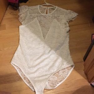 Whit lace bodysuit